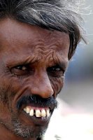 Световни събития -Шриланкийски гражданин, чийто семейство е загинало при разрушителната вълна.; comments:8