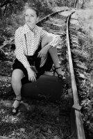 В Саудитска Арабия жените не само нямат право да гласуват, но и да карат кола и да се показват на улицата с открита глава. Също така те не могат да седят в една стая с чужд мъж, поради което жените там почти не работят.; Коментари:8