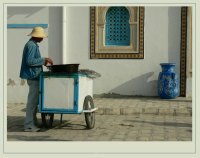 Продавача на бадеми; Коментари:6