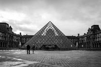 Без туристи пред Лувър; comments:4