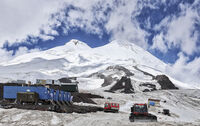 Връх Елбрус -5642 м. и базовия лагер за изкачването му  Гара Баши -3 900 м.; comments:19