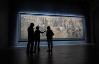 пред платното на Рафаело; comments:14