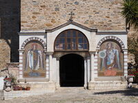 Входът на съборната църква Св. Архангели в манастира Дохияр; Коментари:4