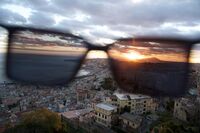 Залез над Неапол; Няма коментари