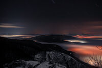 Самотен остров насред море от мъгла; comments:1