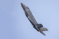 F-35 на ВВС на Австралия в небето над Сингапур; Няма коментари