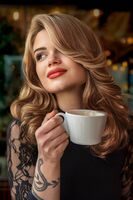 Тя; Коментари:2