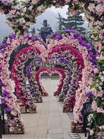 Тоз който падне в бой за Свобода с цветя го обграждат; Коментари:1