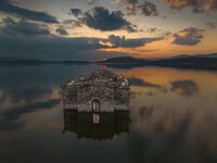 Отразена вяра в потопения залез; Коментари:1