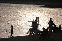 На залез; No comments