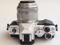 Фотоапарат Olympus OM-D E-M10 Mark II с 14-42IIR сребрист