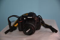Nikon D5200 с обектив AF-S 18-55mm f/3.5-5.6G на около 2200 кадъра