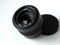 Zeiss Touit 32mm f/1.8  PLANAR T* за   sony E