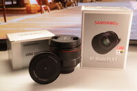  Samyang AF 85mm f/1.4 - Nikon F + Lens Station