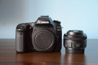 Продавам Canon EOS 80D + Canon EF 50mm f1.8 STM