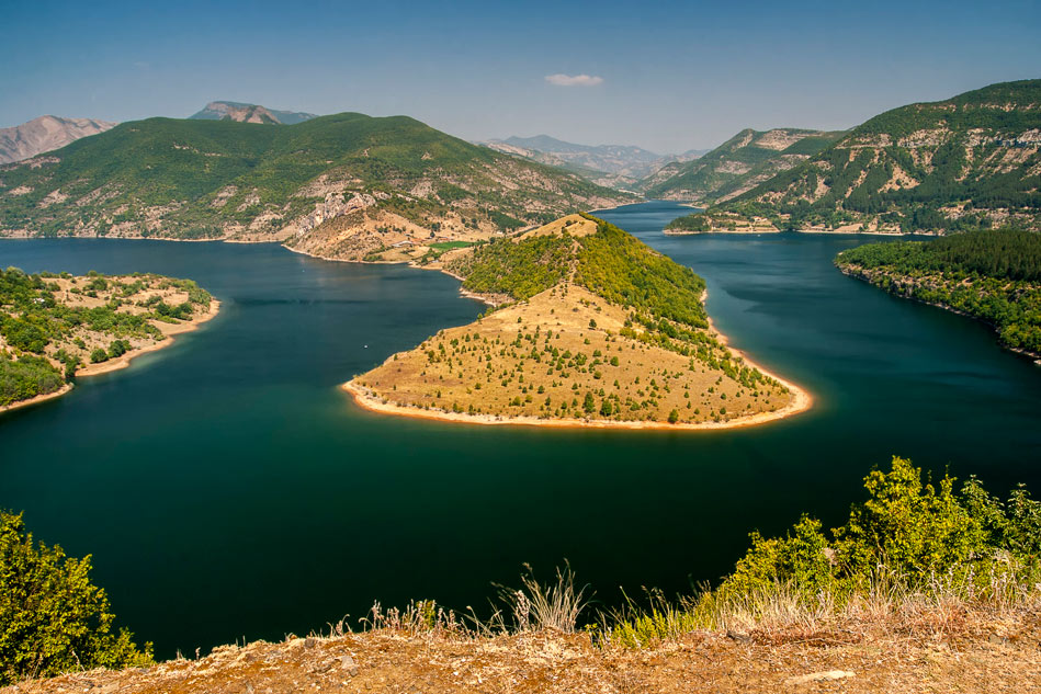 Водоёмы у города Выршец Болгария фото.