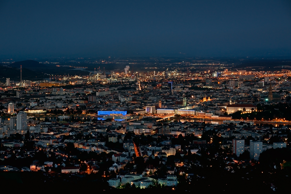 Linz by night от Tzvetan Ostromsky - ceco