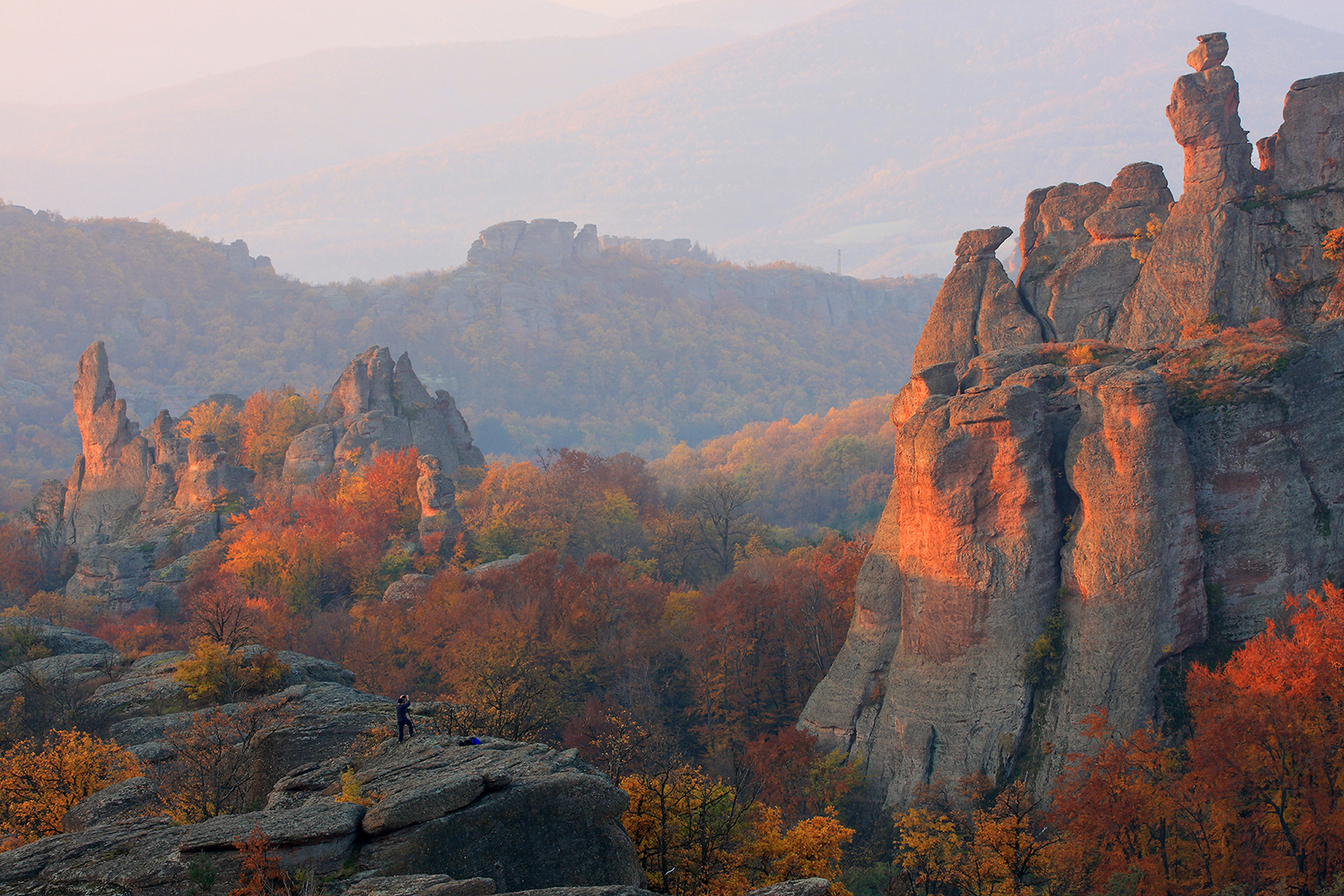 Ученичката и фотографът - Белоградчишки скали в есенна палитра | Author ...