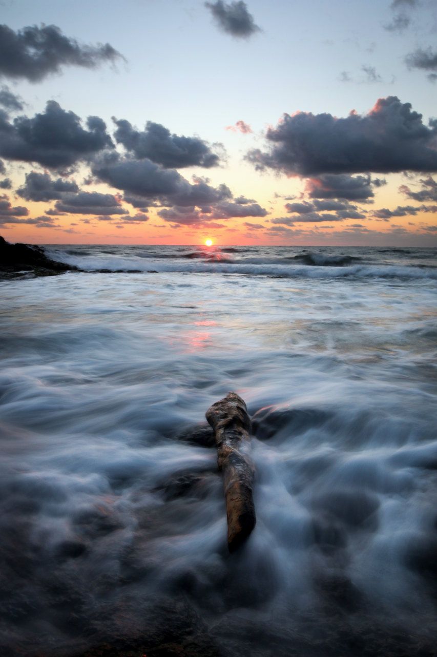 Раждането на новият ден от Владислав Иванов - loriang