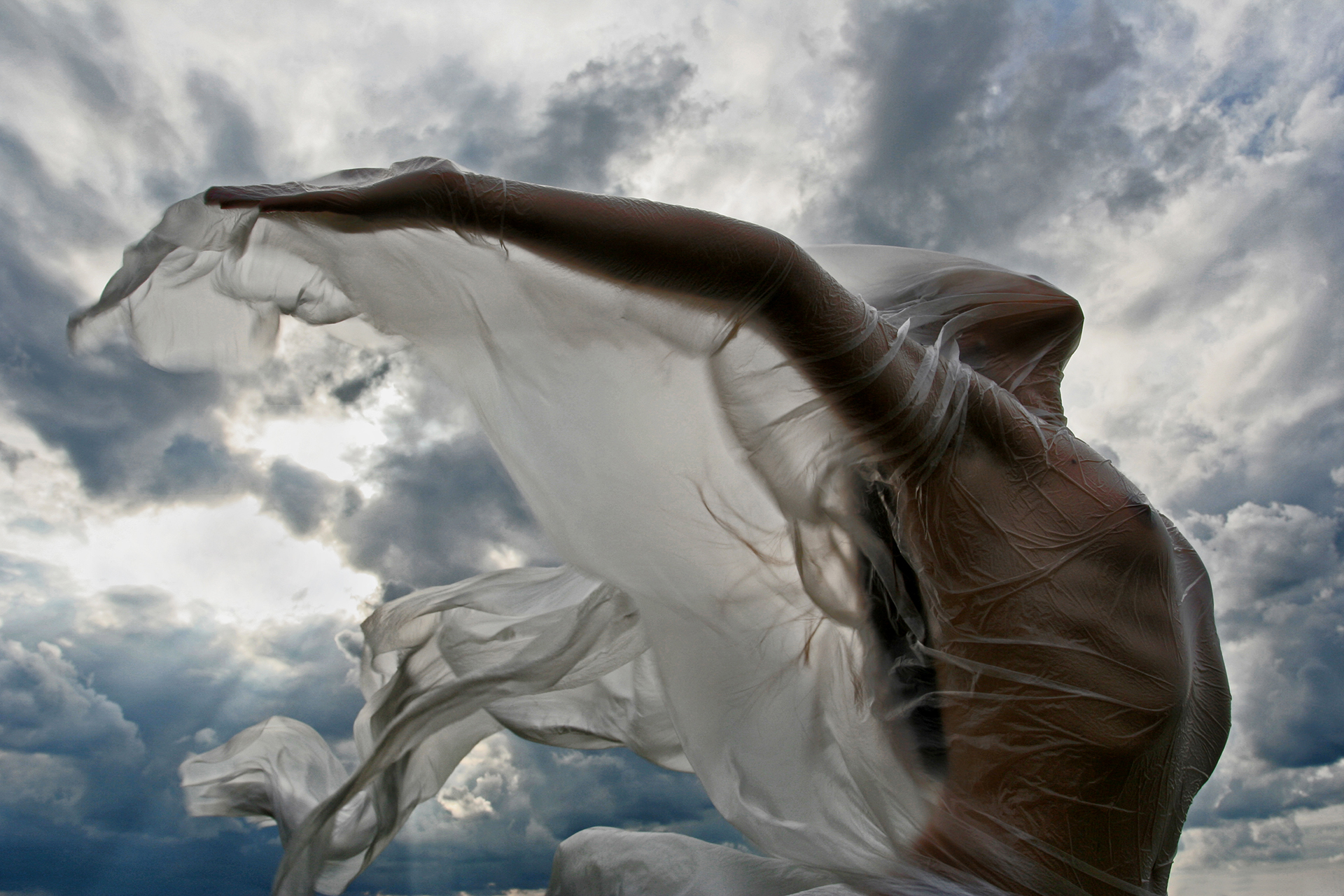 Душа словно ветер. Летать в облаках. Полёт души. Руки Крылья. Душа летает.