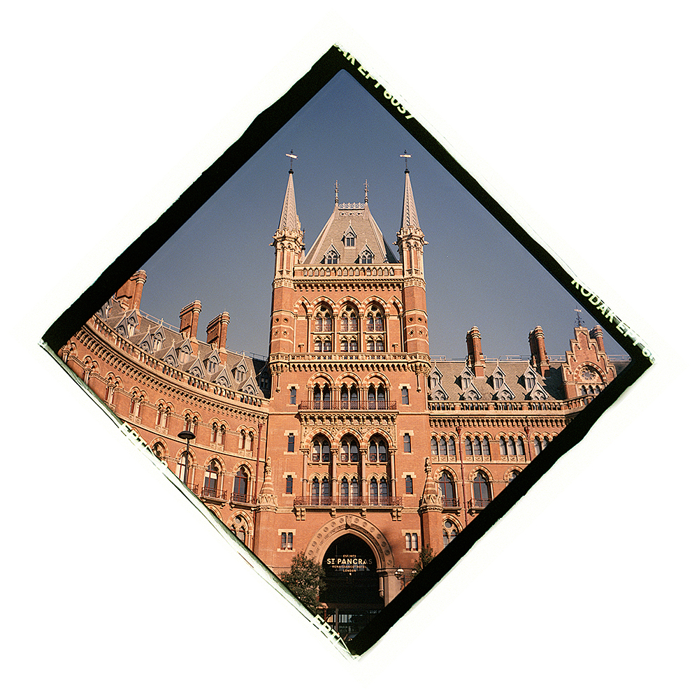 St. Pancras Railway Station Front от Завист - Завистта