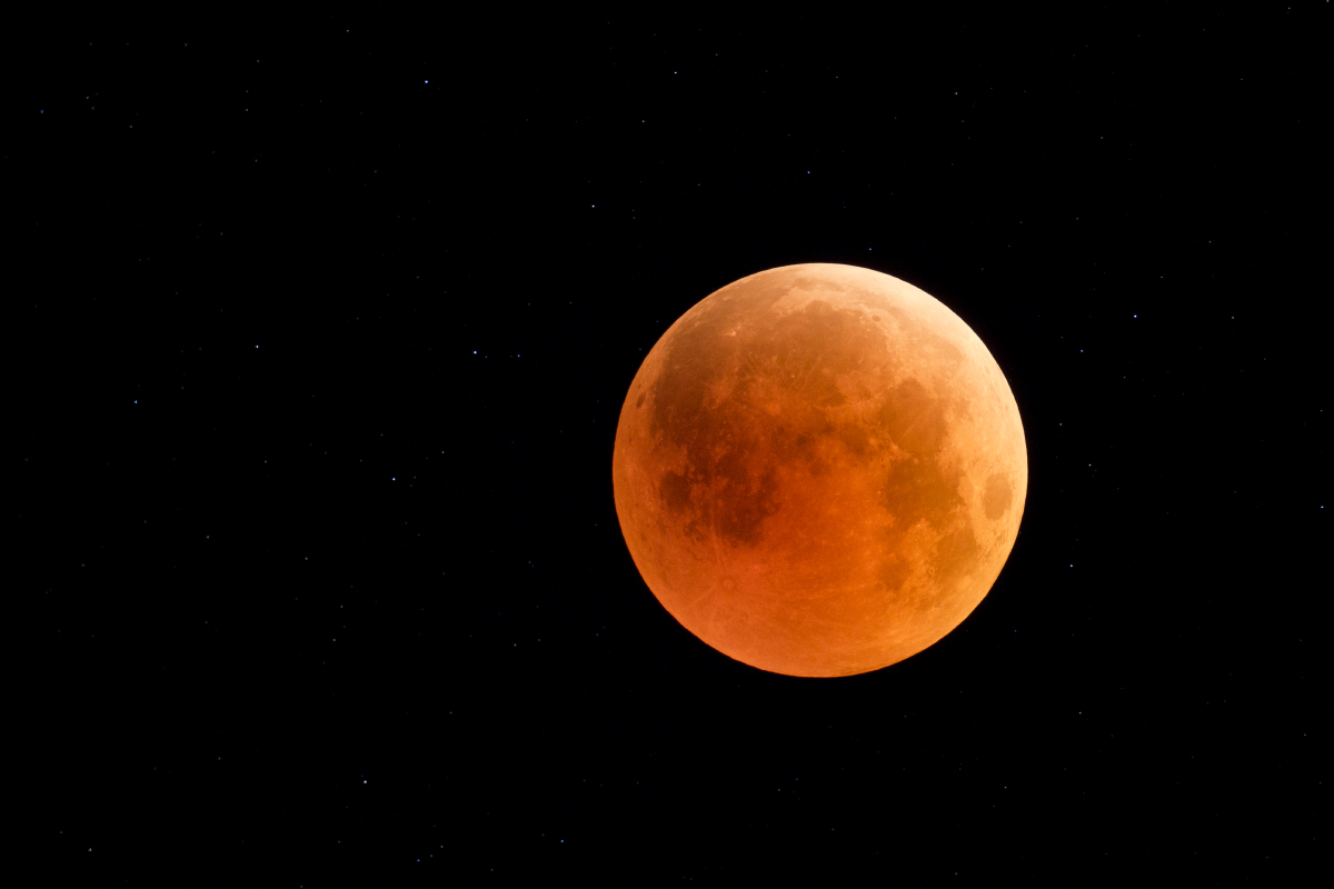 Полная луна в 2024 году. Eclipse Dance затмение фото. Eclipse Dance месяц фото. Когда будет Кровавая Луна в 2024 году.
