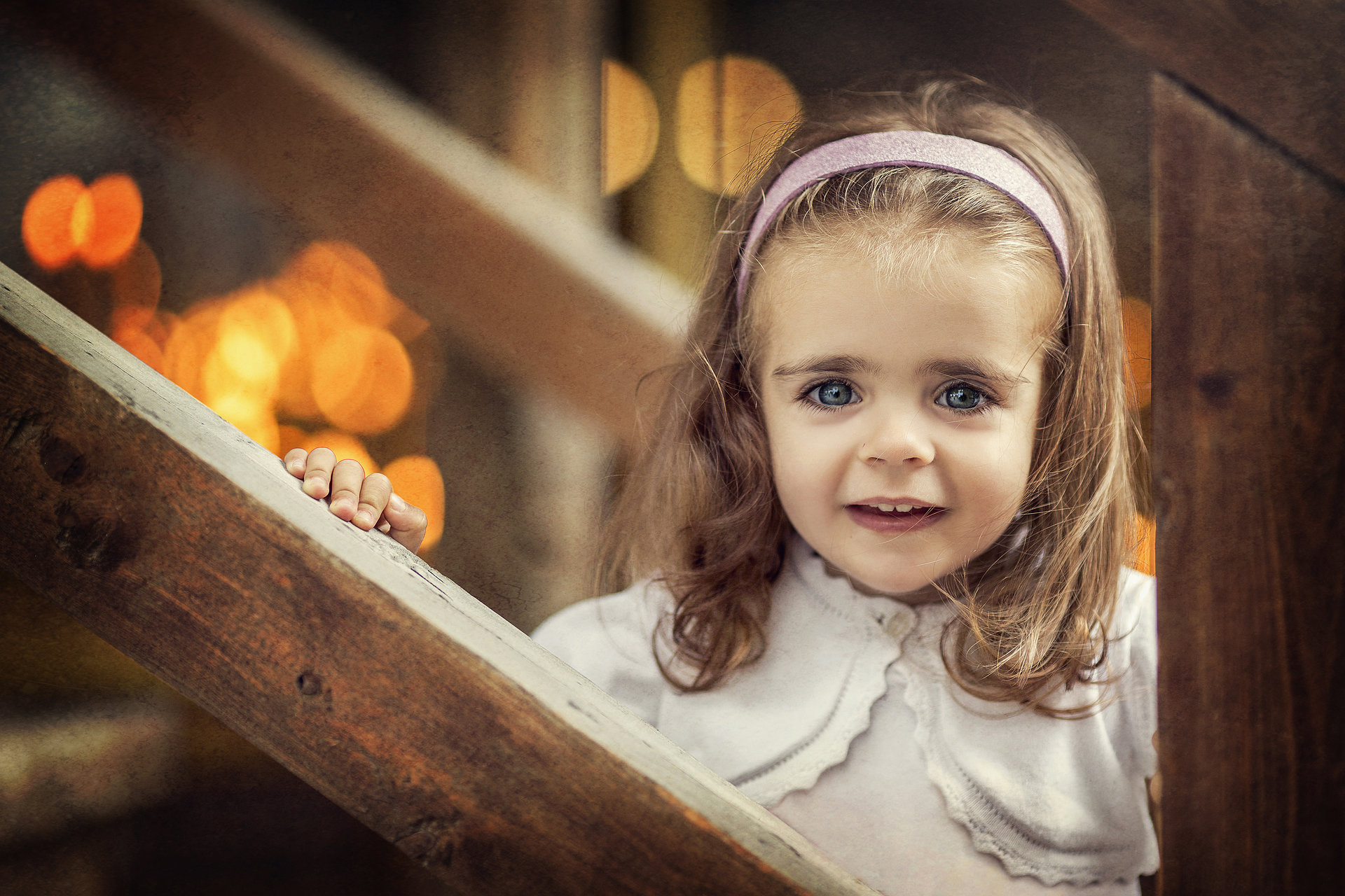 She smiles. Таисия Тодорова. Мария Тодорова Марчева фотограф. Николетта Тодорова глаза. Legushka фото картинки.