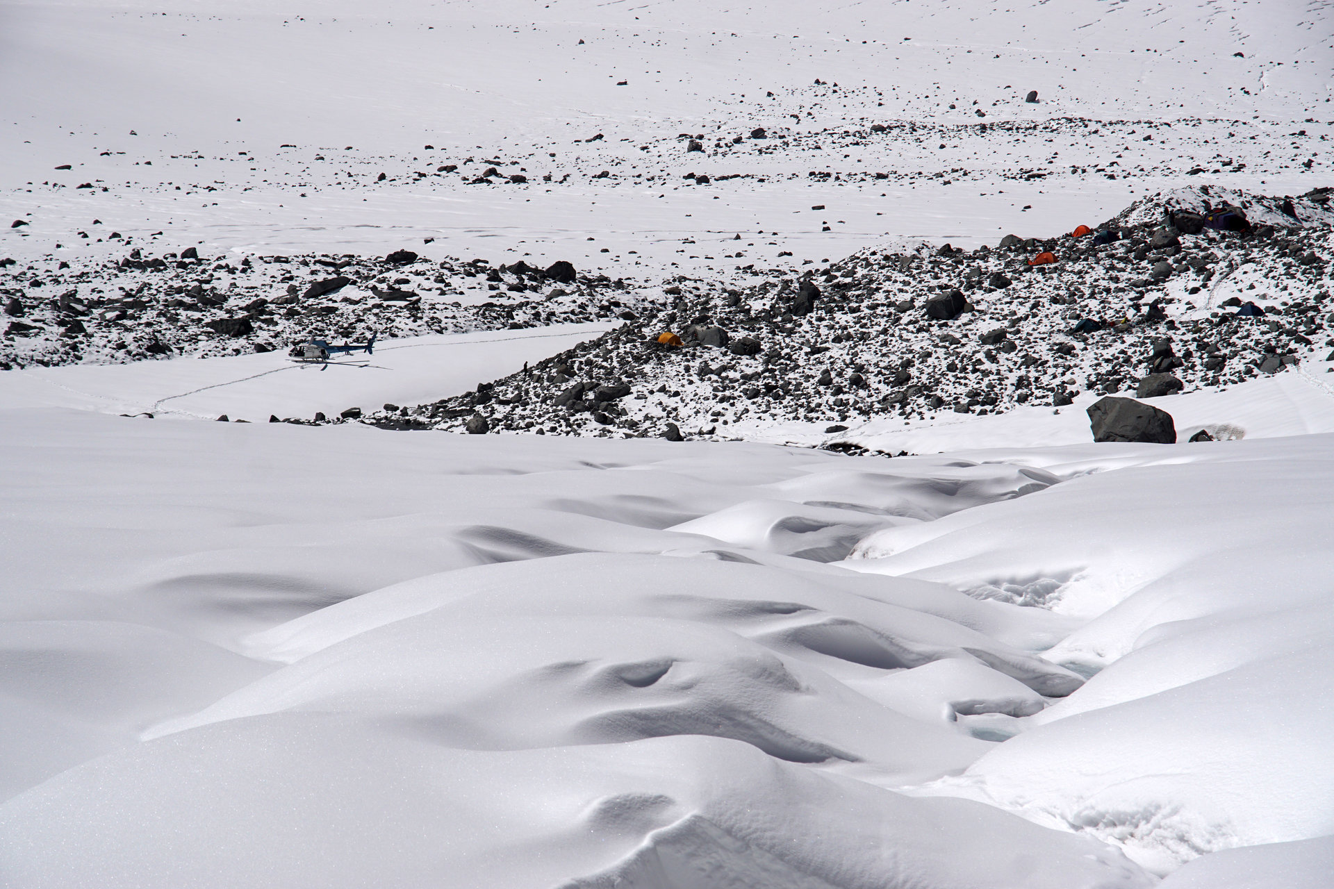 Ледник, палатков лагер и хеликоптер от  - iasen_vd
