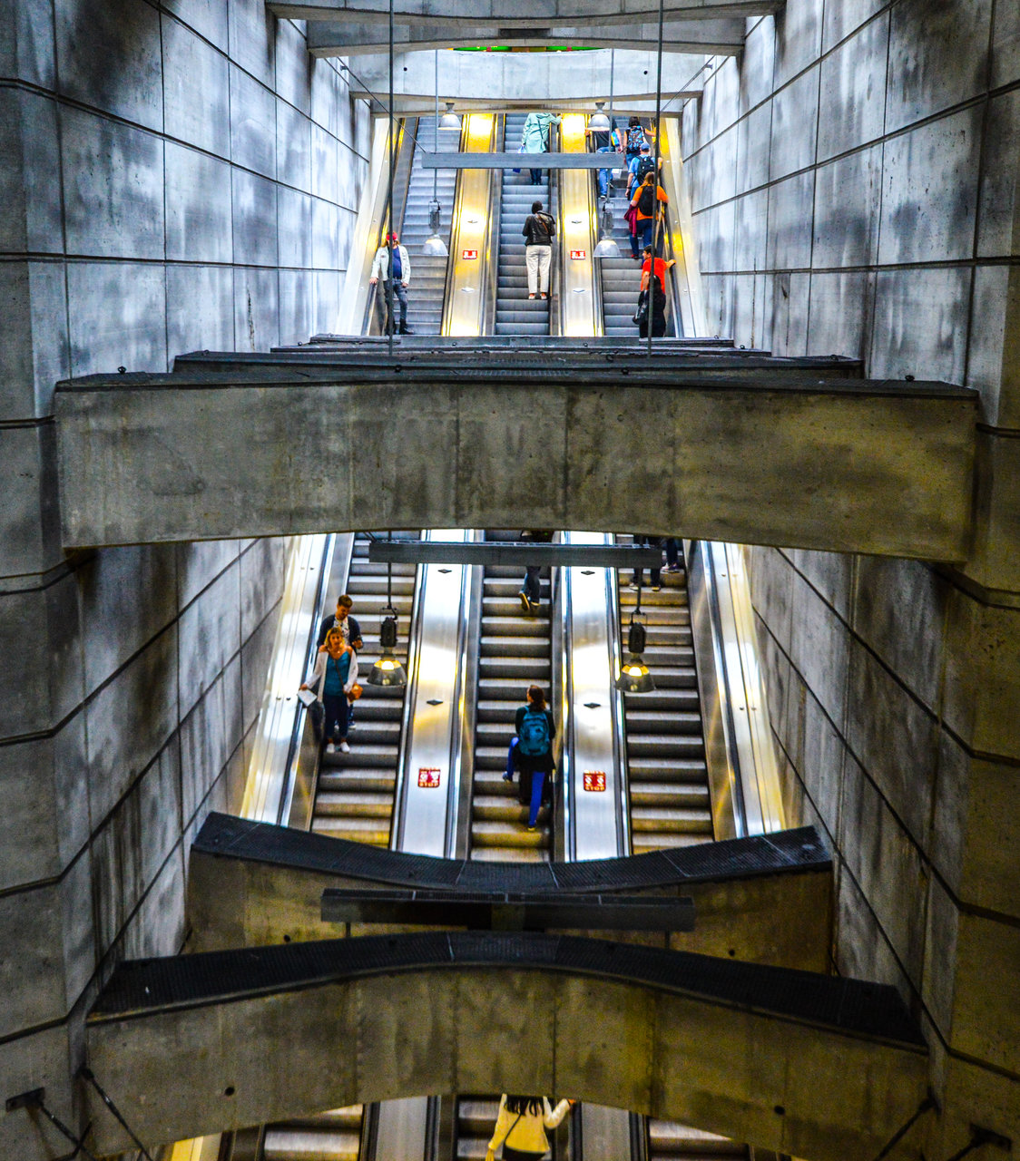 Escalators от  - ellysun