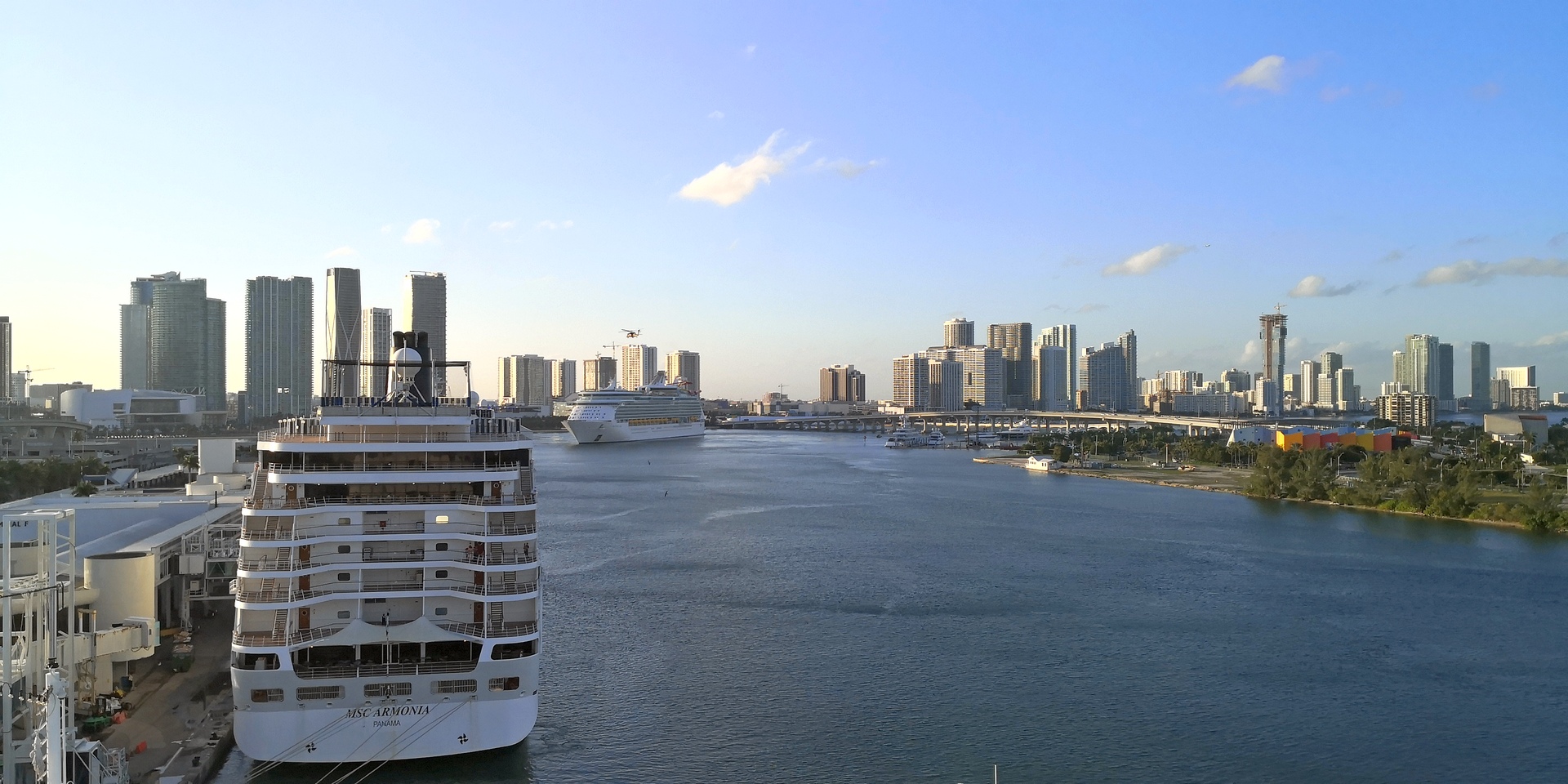 Port of Miami от Petar Velikov - AmaSteng