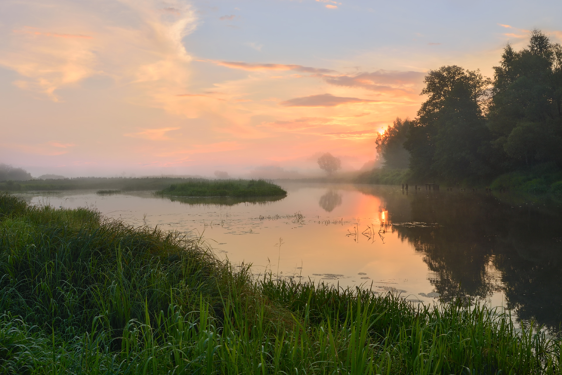 Рассвет на реке. Виталий Полуэктов фотограф. Утро на реке. Утренняя река.