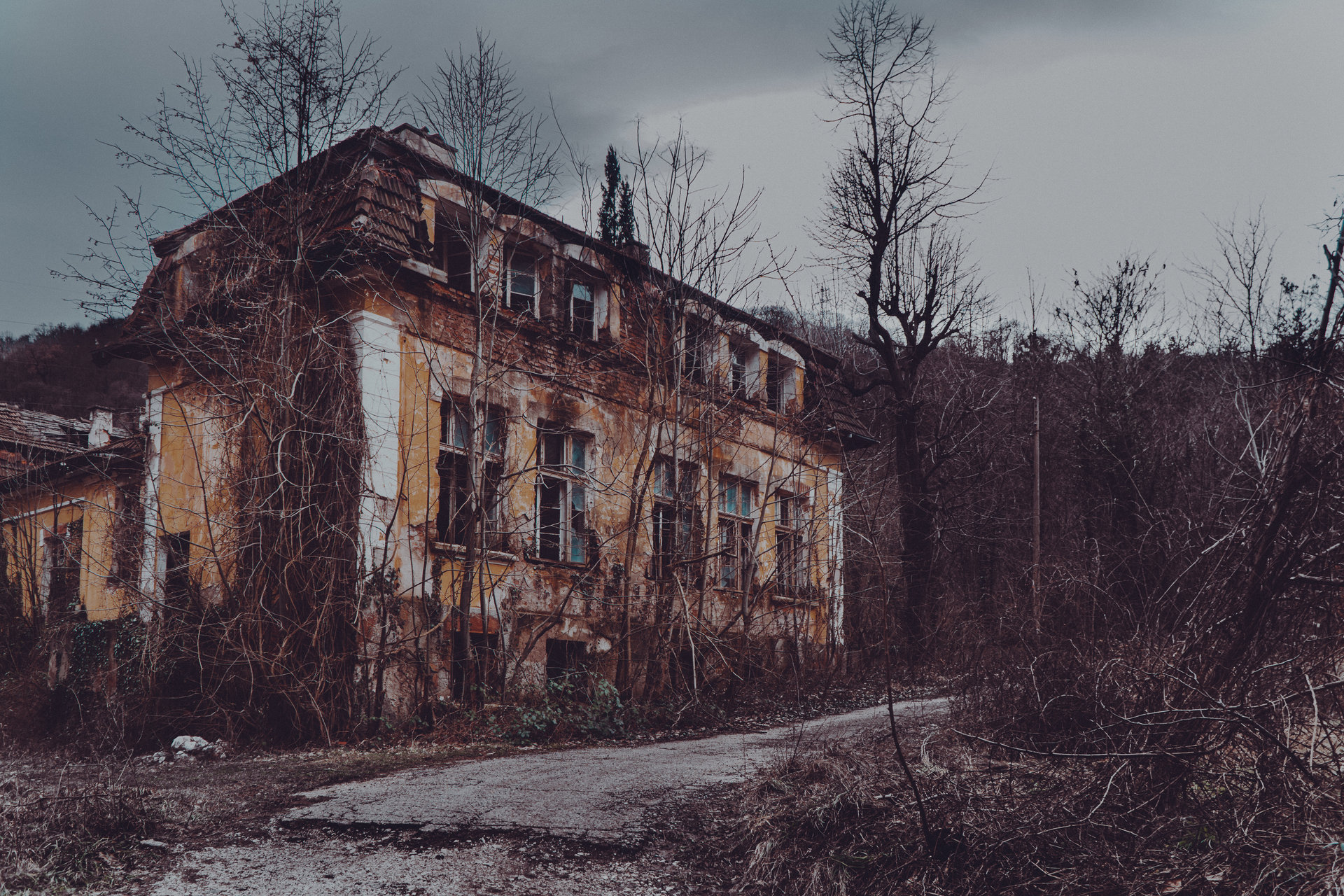 Къщата - Далчев от Константин Томов - Broxigar911