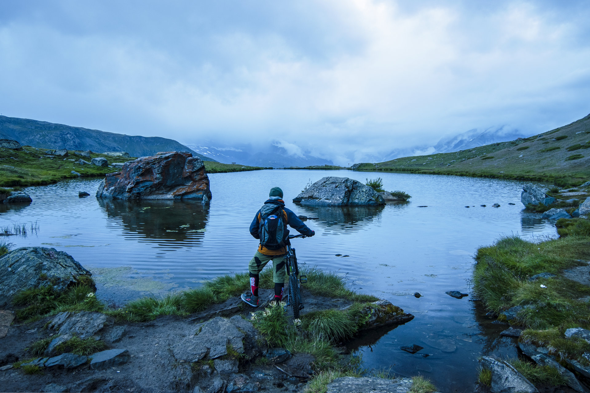 езерото Stelli, регионът на Zermatt, Швейцария от  - calm