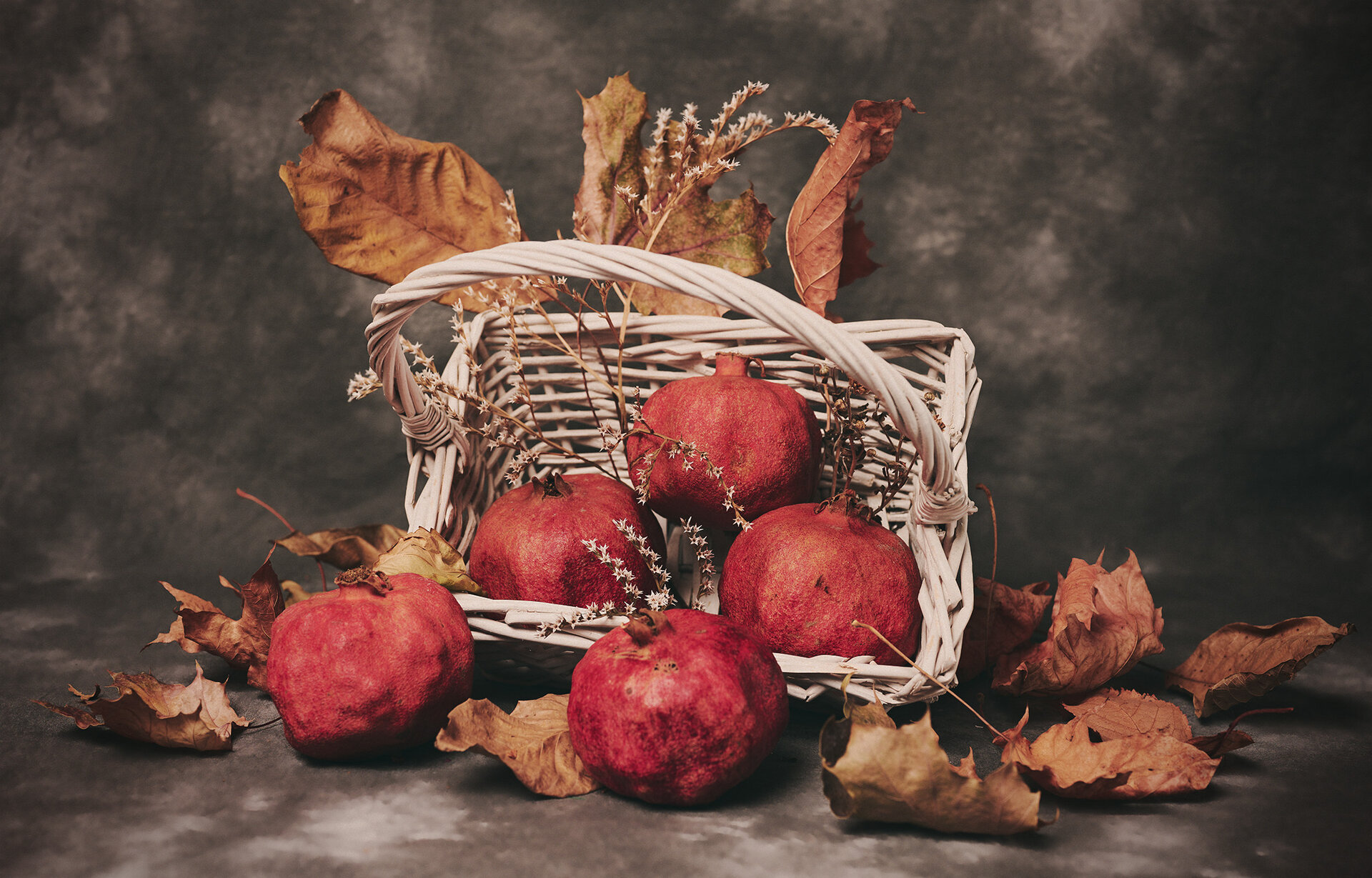 Есенни листа и кошница с нар от Nikifor Nikolov - sirkhann