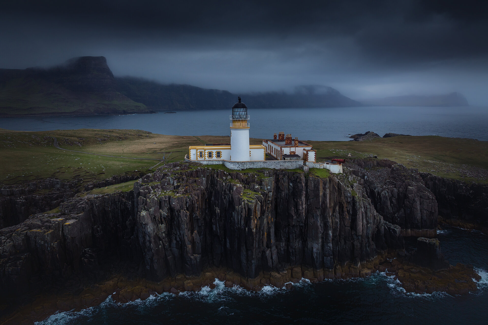 Neist Point Lighthouse | Author Remo Daut - wallburn | PHOTO FORUM