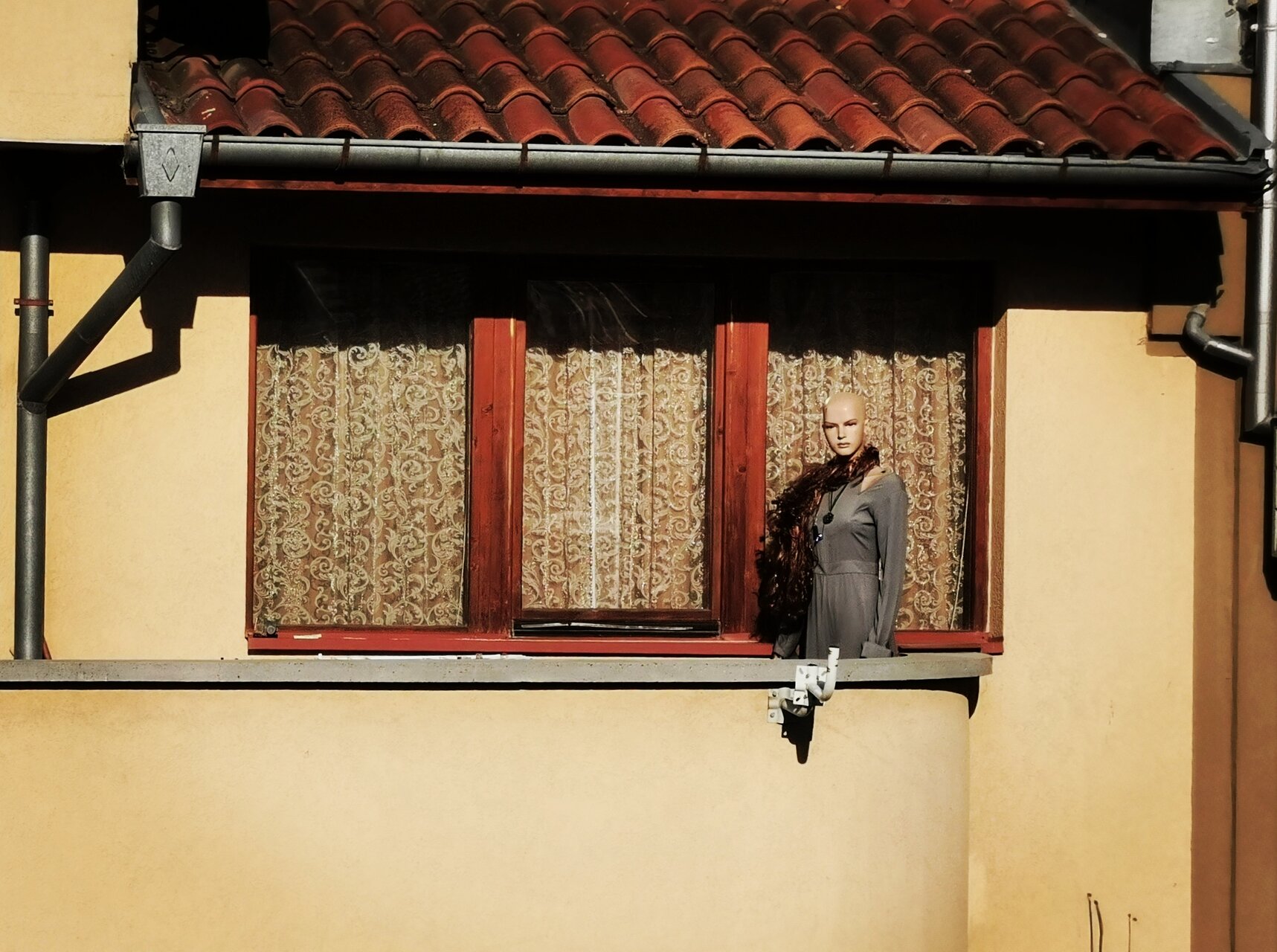 Тайнствената непозната от отсрещния балкон | Author Dobromir Neykov - Dobnej | PHOTO FORUM