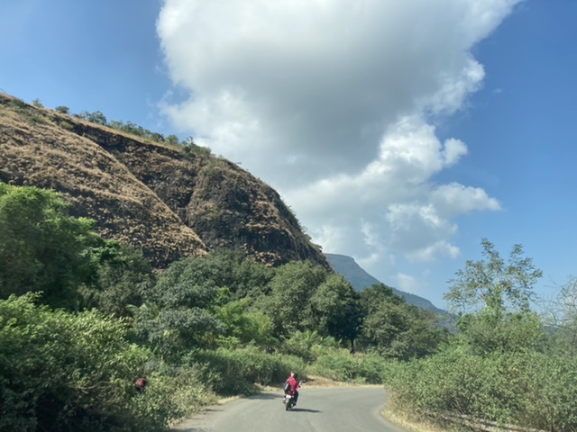 The sky meets the earth от Bhagwant Belose - Belose