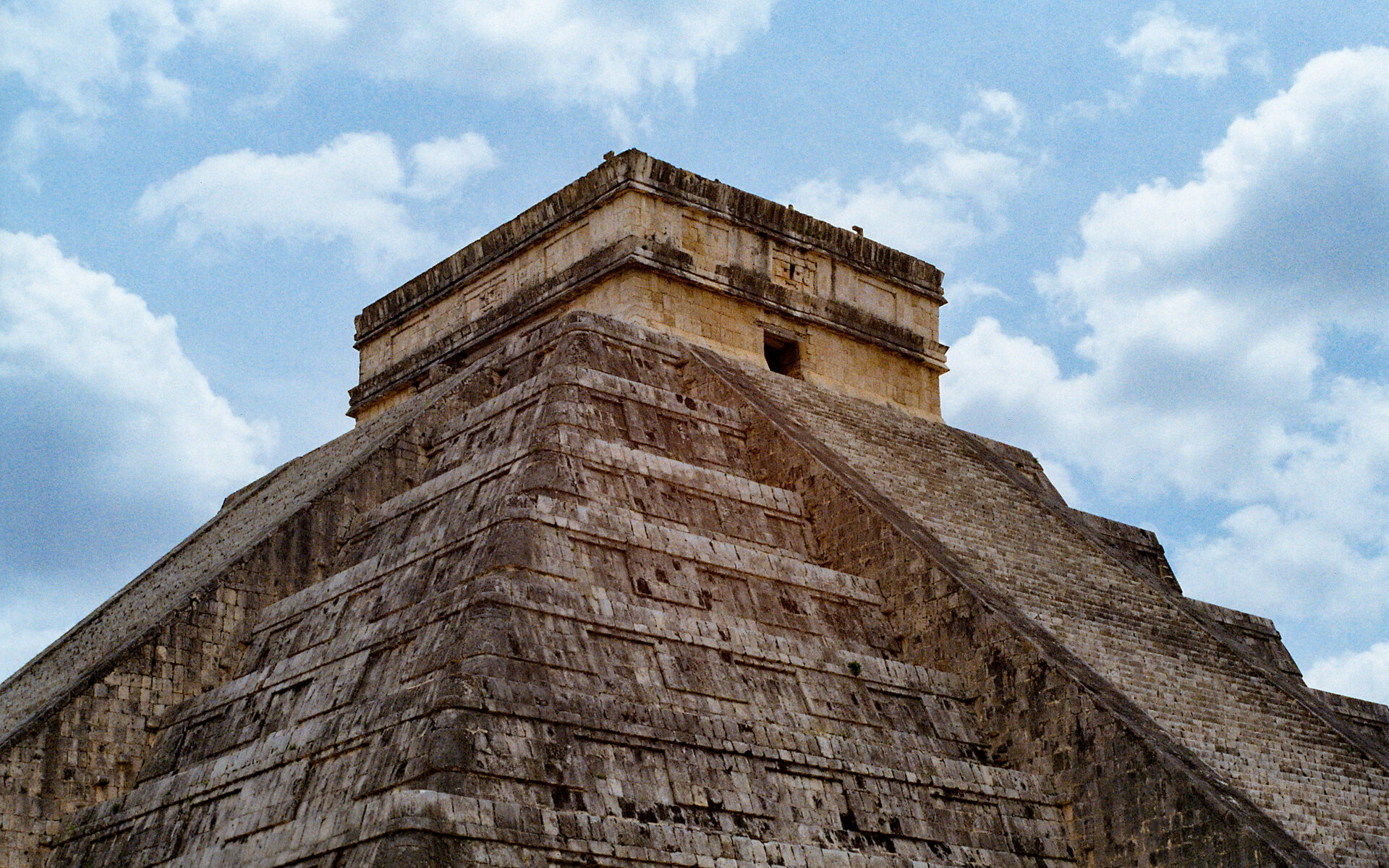 Temple of Kukulcan in Chichen Itza от Lyubo Kirov - TheFilmGuy