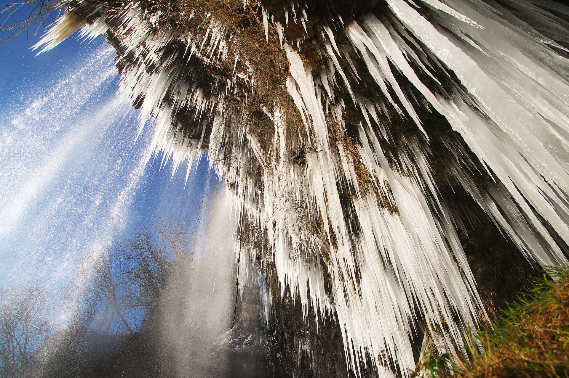 Водопадът "Полска Скакавица" в Земенската планина от  - sevdelin