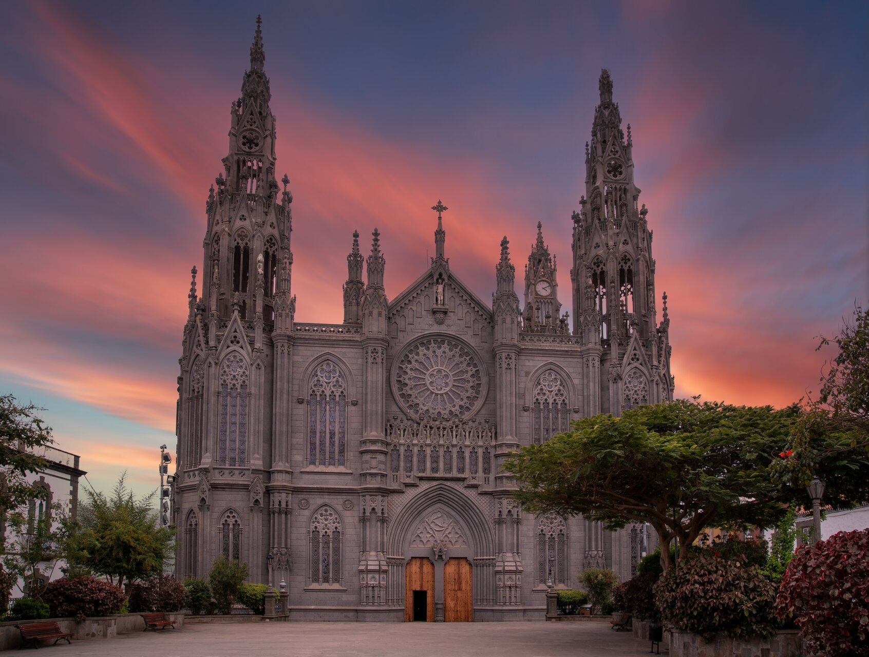 The Church of San Juan Bautista, Arucas, Gran Canaria от Nikki Georgieva  V E G A N I K - vega_nik