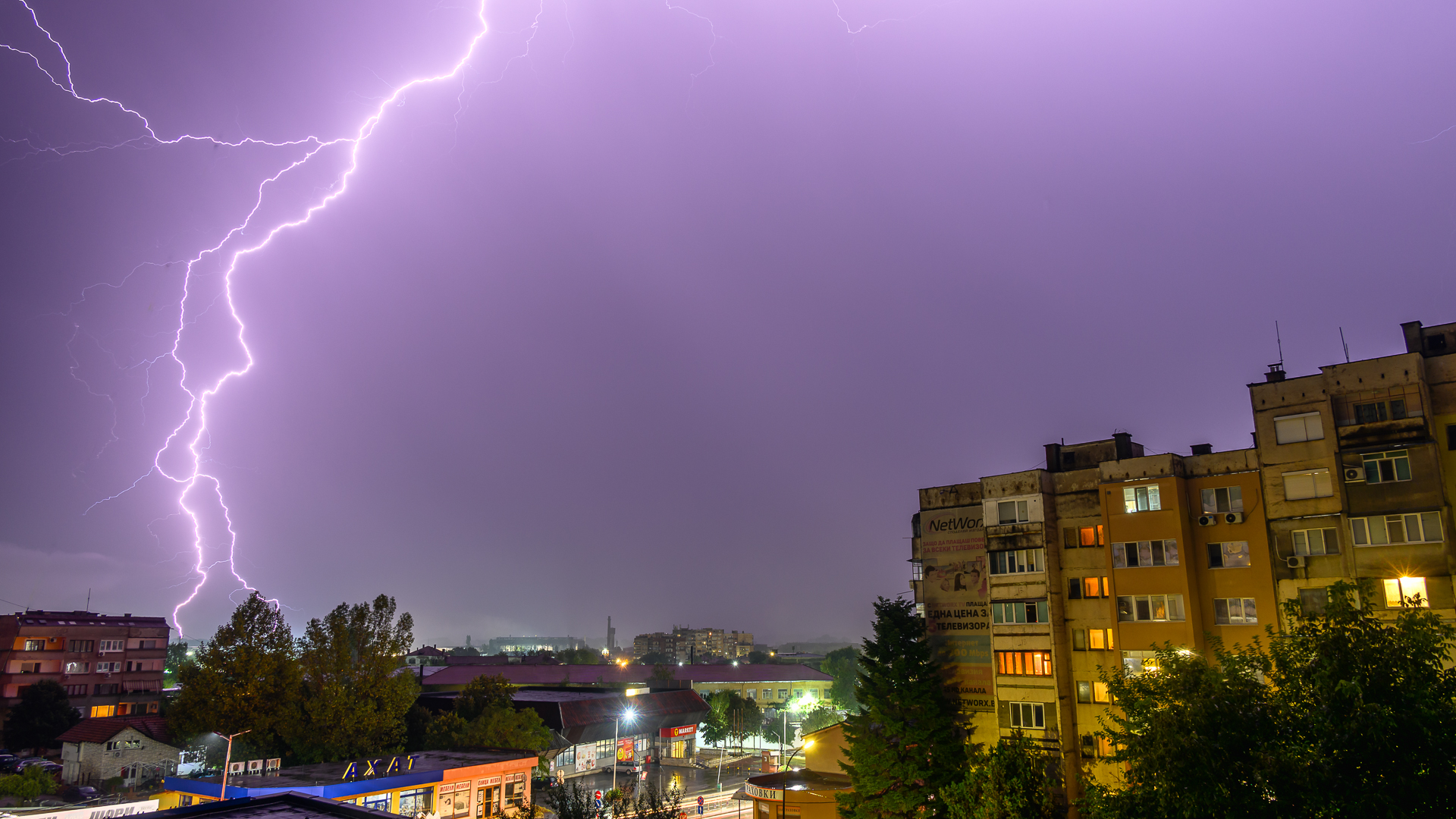 Гръмотевична буря над града от Milen Mladenov - resco
