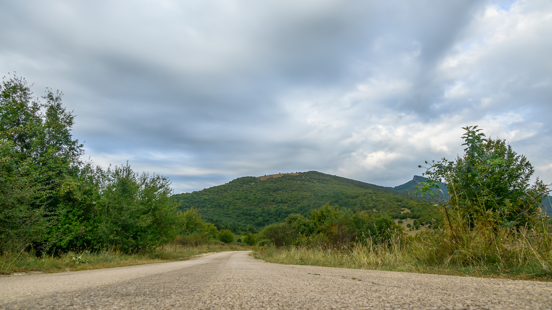 На път за планината от Milen Mladenov - resco