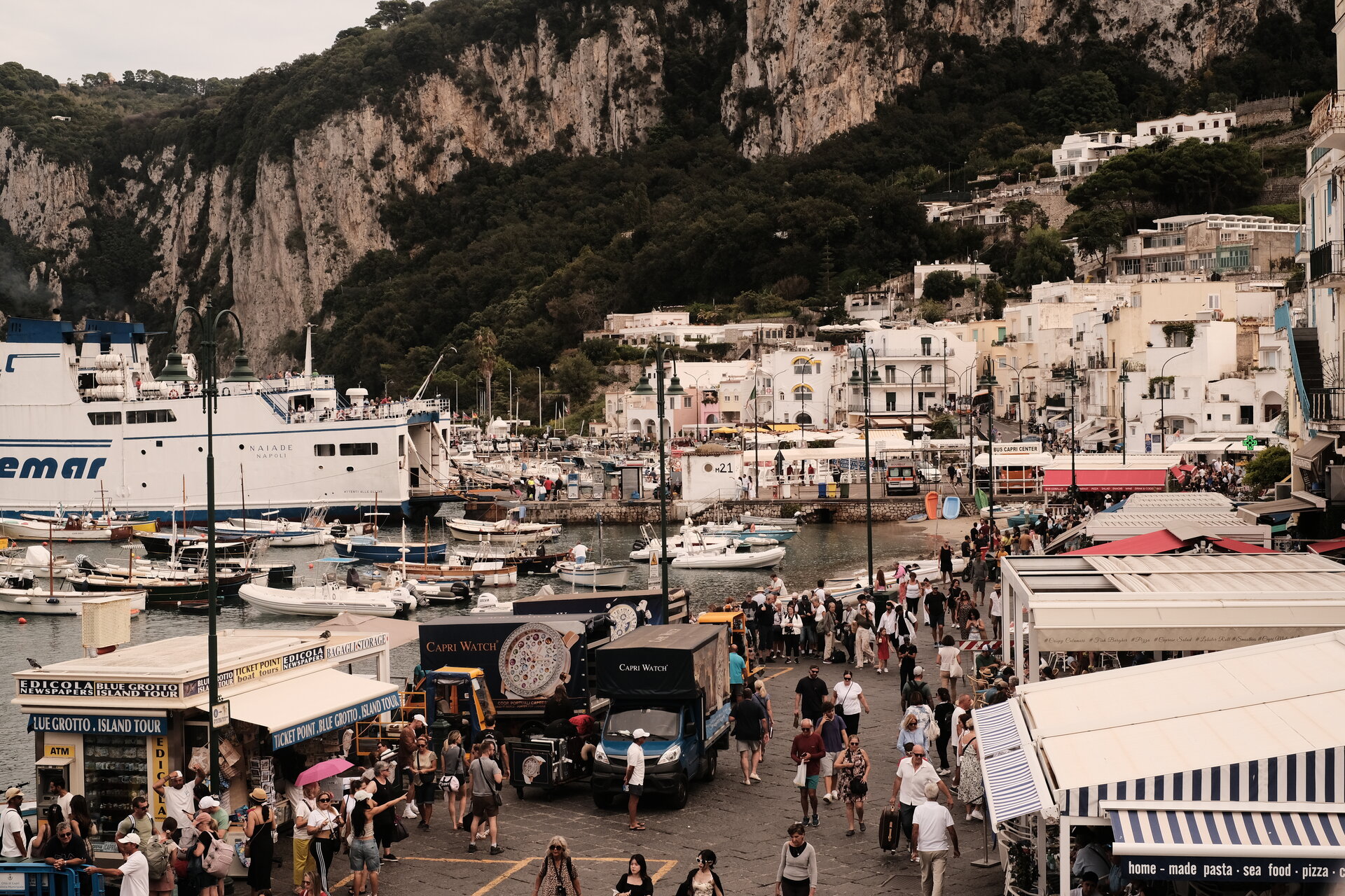 At Capri's dock от Julien Ivanov - alucardness