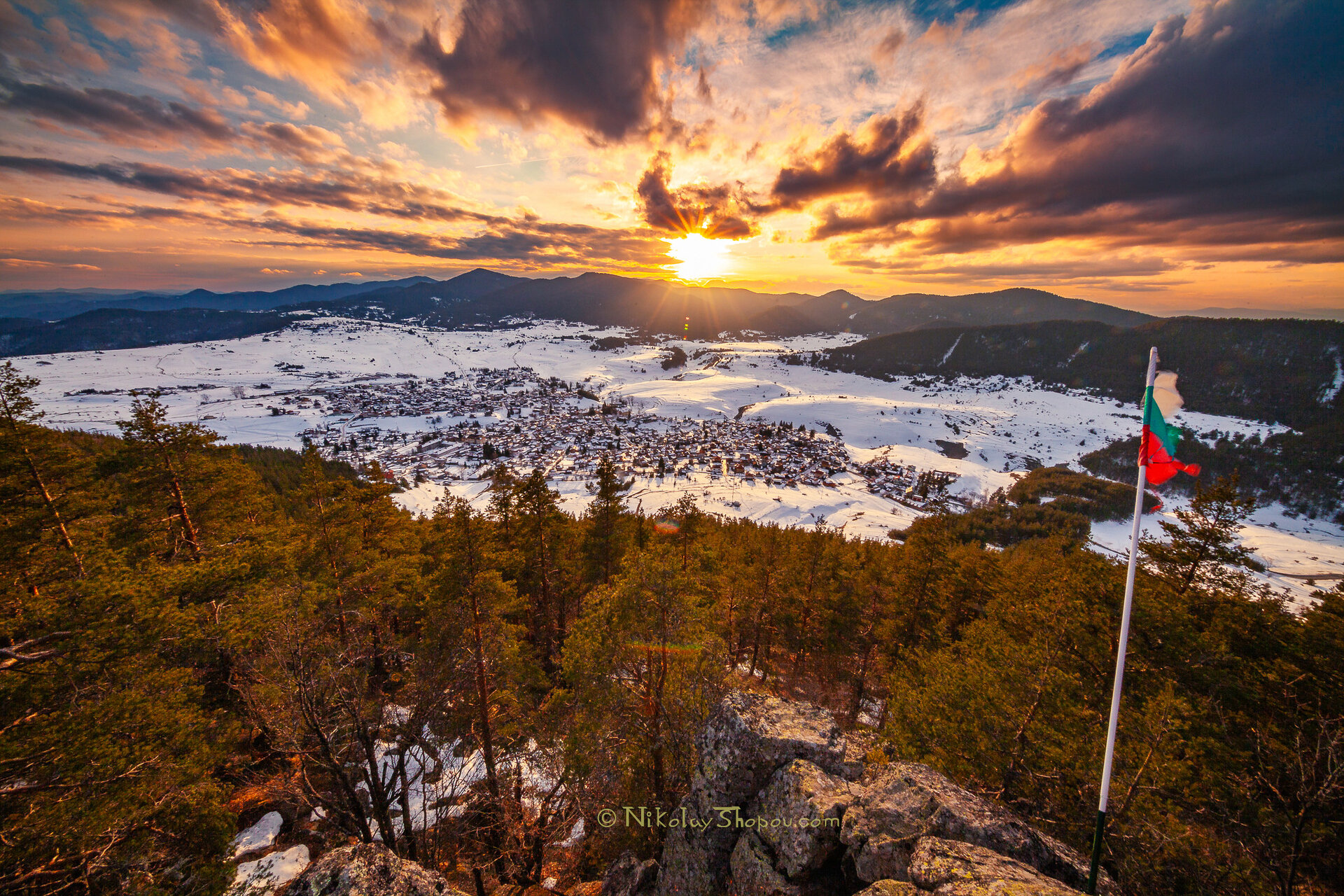 Залез от  връх Света Неделя от Nikolay Shopov - Shopov86