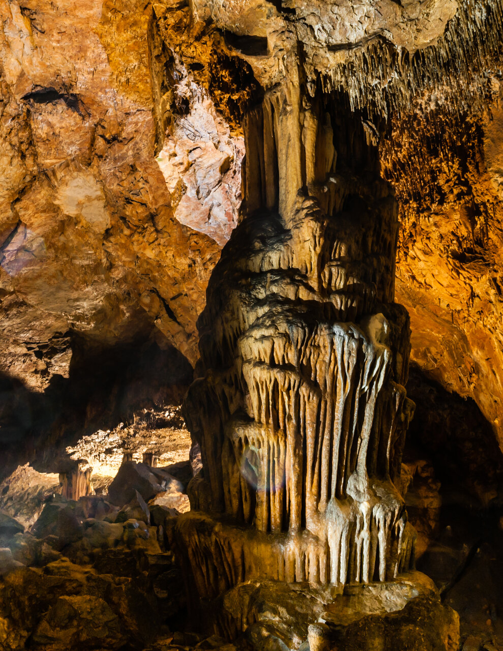 Скрит зад колоната от Tzvetan Ostromsky - ceco