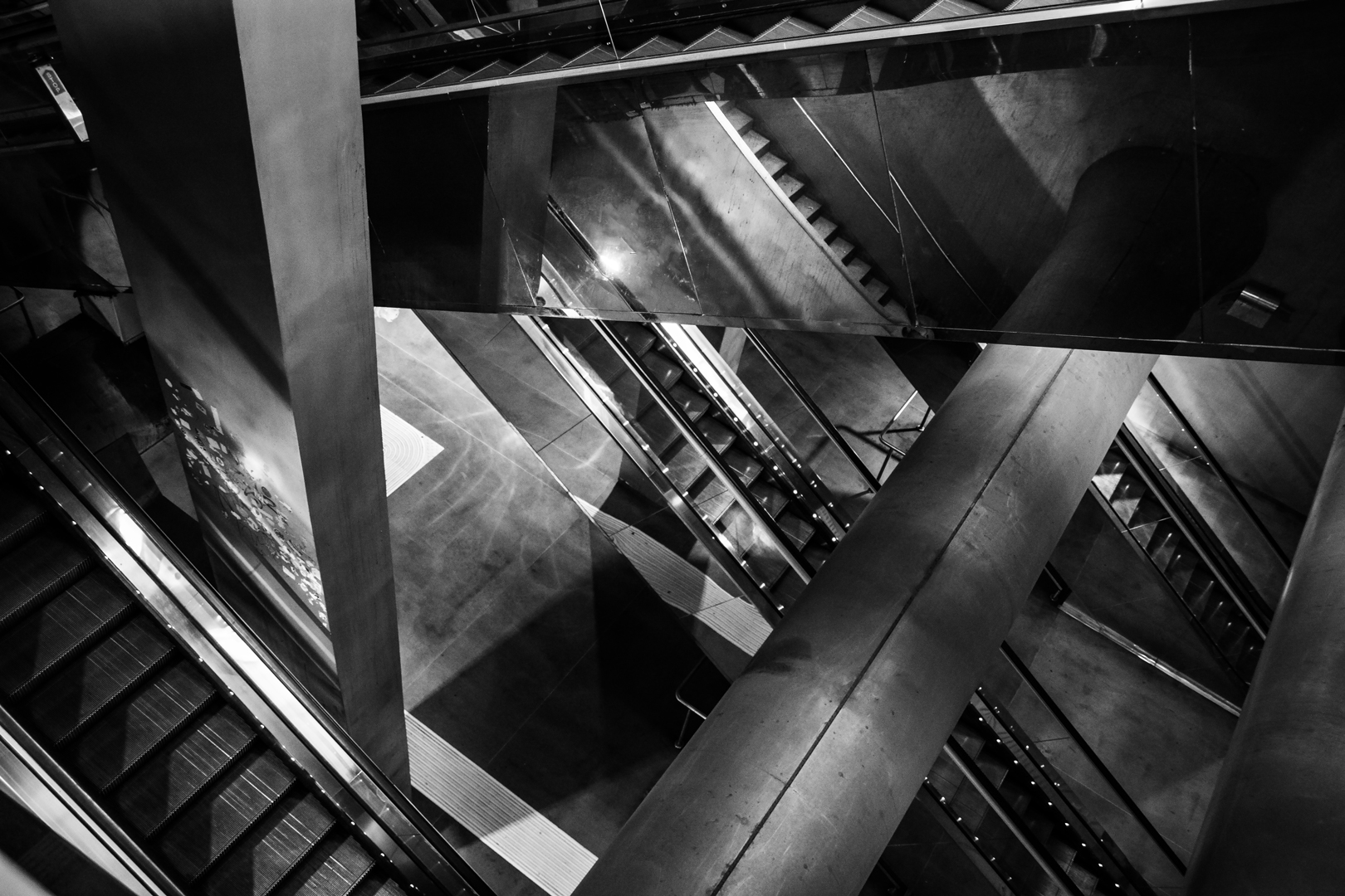 Нагоре, надолу, наляво, надясно и малко по диагонал :) от Vania Tonova - vivian