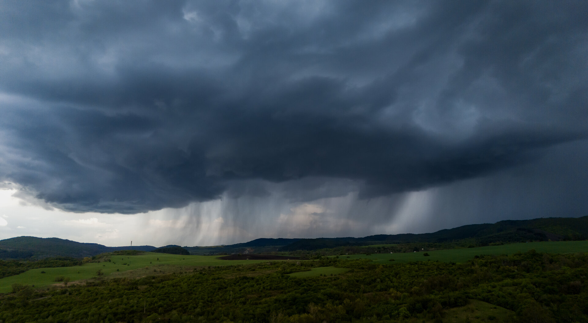 Дъжд на полето от Miroslav Nikolov - Mironiko