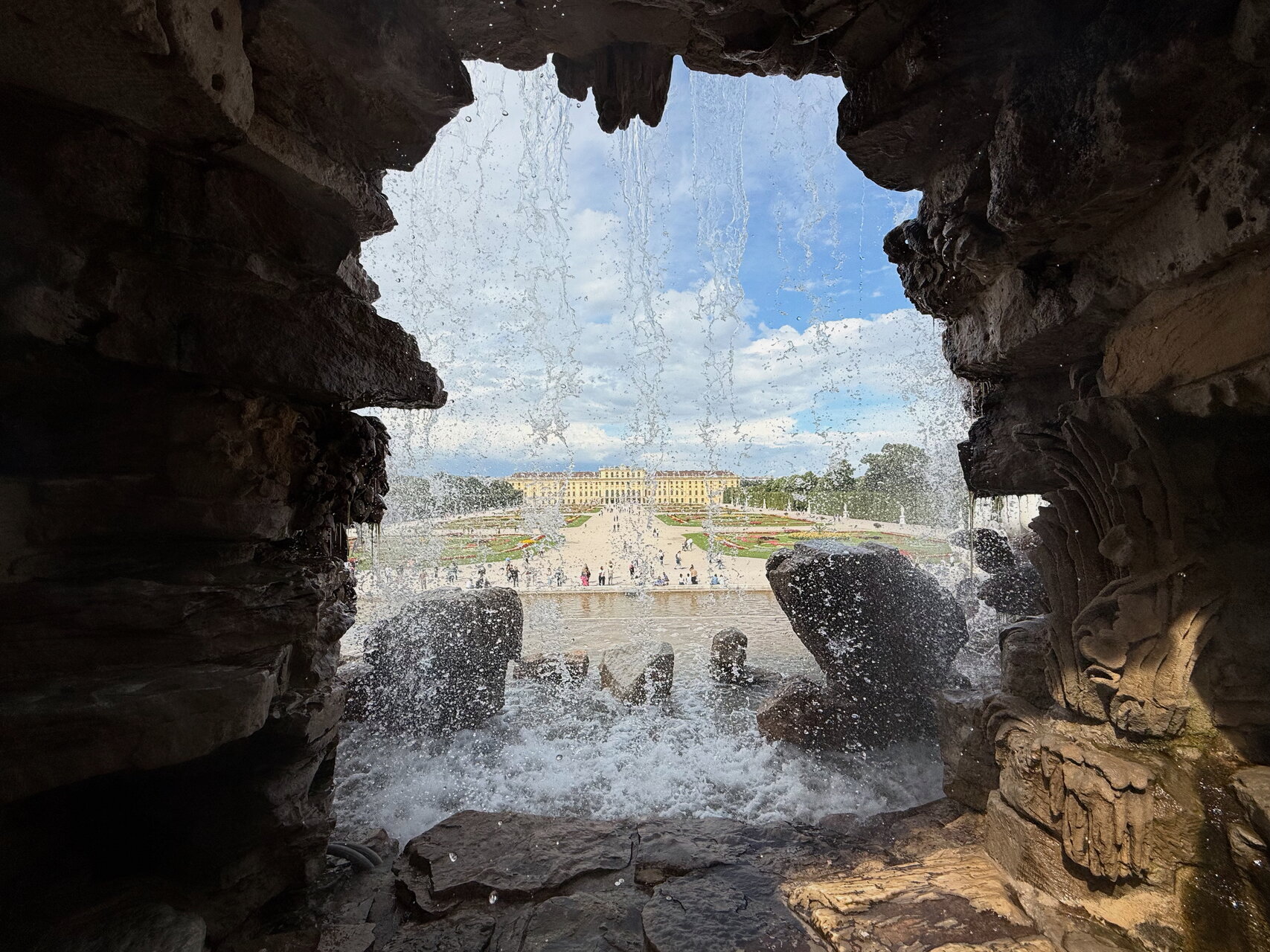 Шьонбрун сякаш плува във времето от Marina Nizamska - marinizam