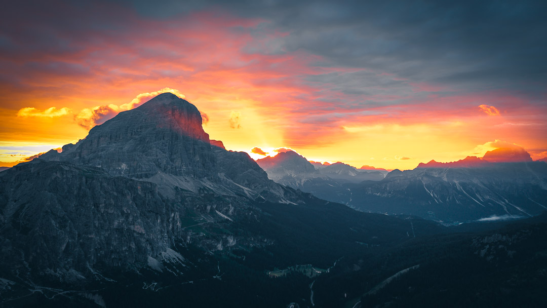 Изгрев в Доломитите от Vladimir Evrov - evrov