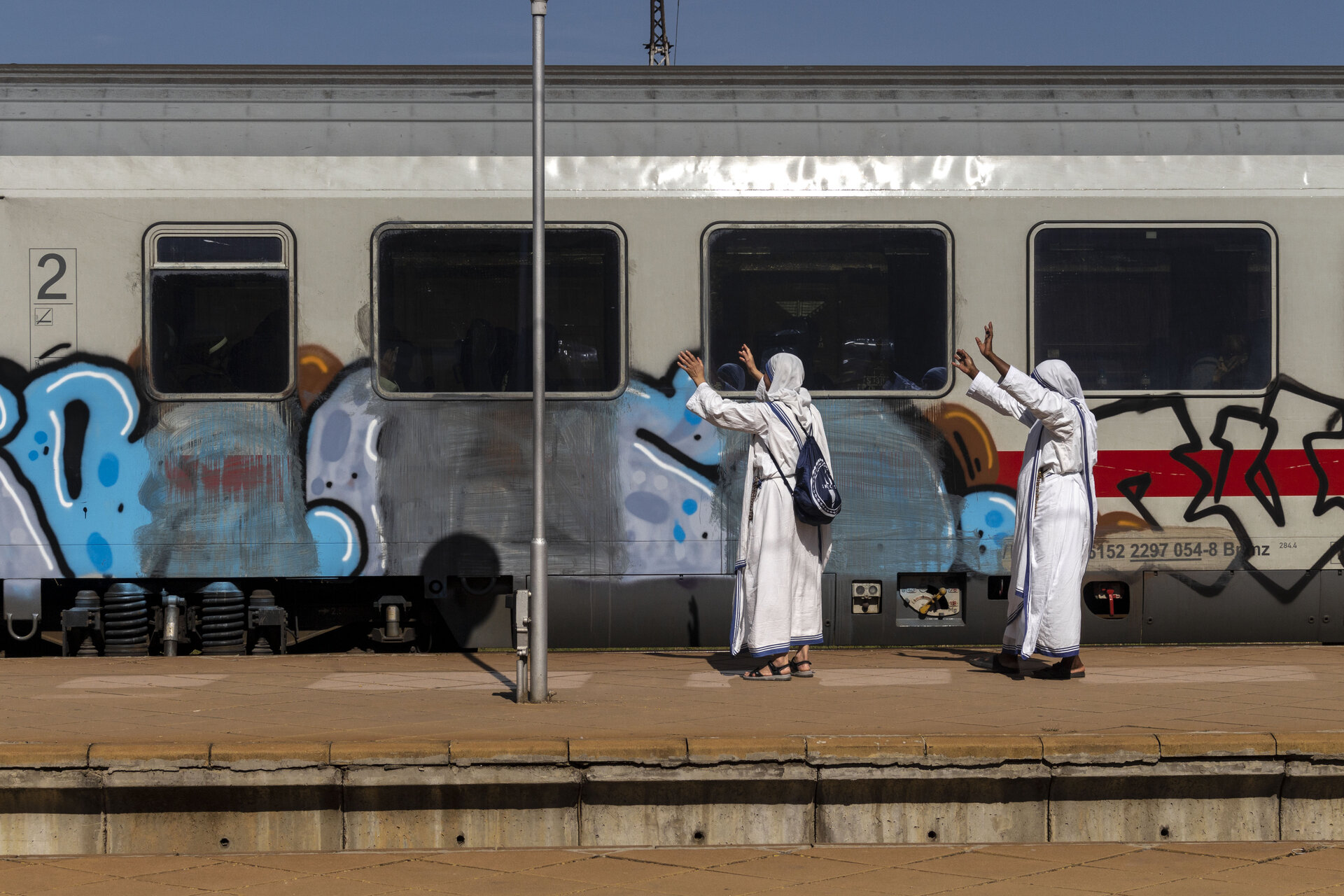 Монахини от орденът на милосърдието на гара Плевен от Михаил - Voynov